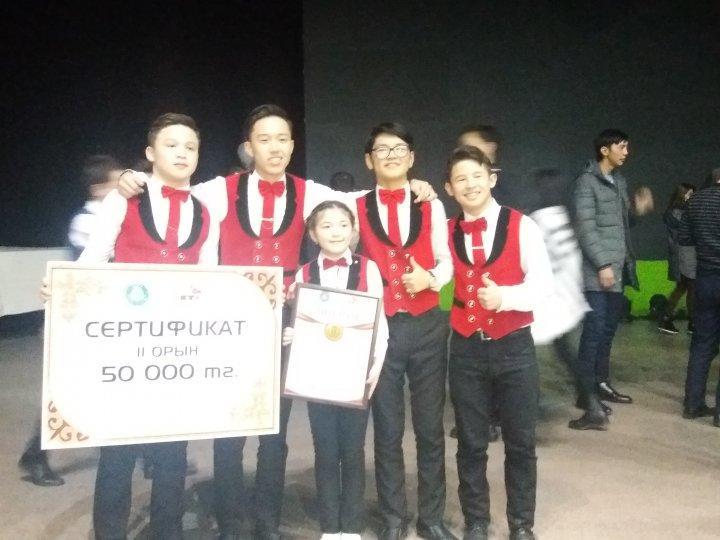 Облыстық "Көңілді тапқырлар алаңы" ойынының вице Чемпиондары Шоқан Уәлиханов атындағы орта мектебінің оқушылары "Күлсей Қаратау" КТА командасы 