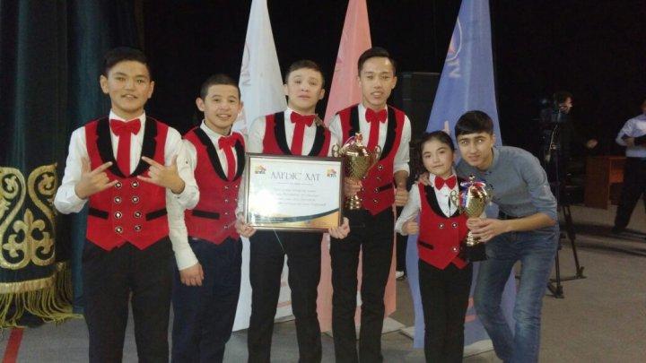 Облыстық "Көңілді тапқырлар алаңы" ойынының вице Чемпиондары Шоқан Уәлиханов атындағы орта мектебінің оқушылары "Күлсей Қаратау" КТА командасы 