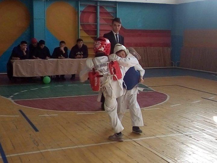 "Болашаққа бағдар, рухани жаңғыру" бағдарламасы аясында, оқушылар арасында тхэвандо спорт түрінен өткізілген жарыс