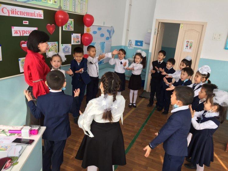 Өзін-өзі тану пәнінен "Сүйіспеншілік-жүректе" тақырыбында өткізген ашық сабақ